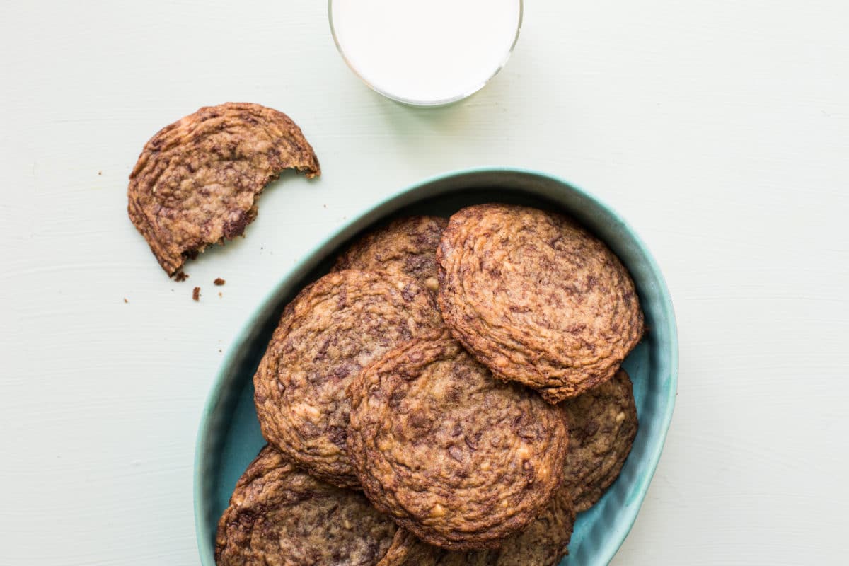 Fractaled Chocolate Chunk Cookies in a blue bowl.