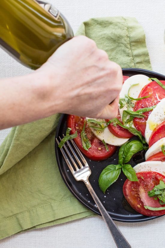How to Make Tomato and Mozzarella Caprese Salad