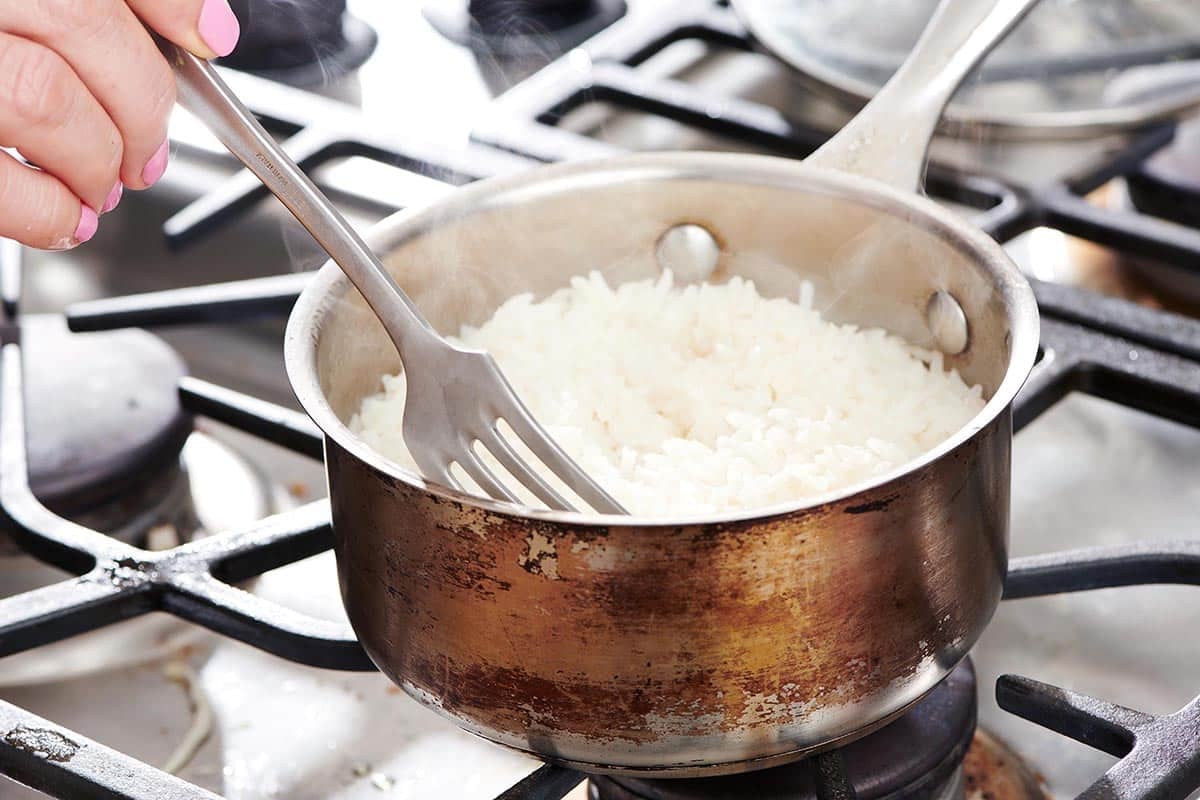 Fluffing white rice with a fork