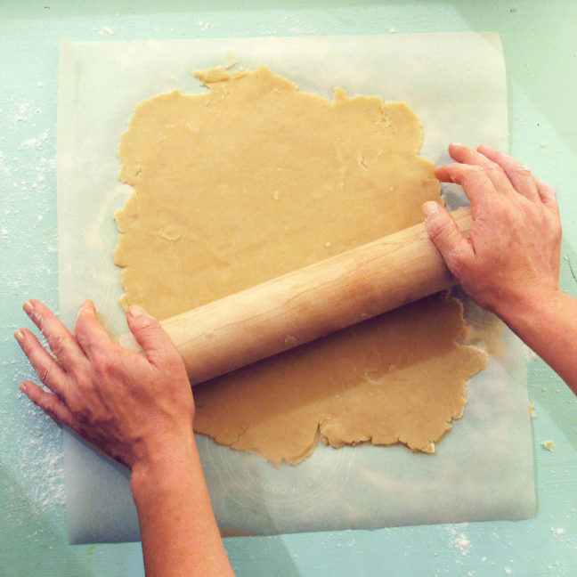 Rolling dough for a galette or crostada 