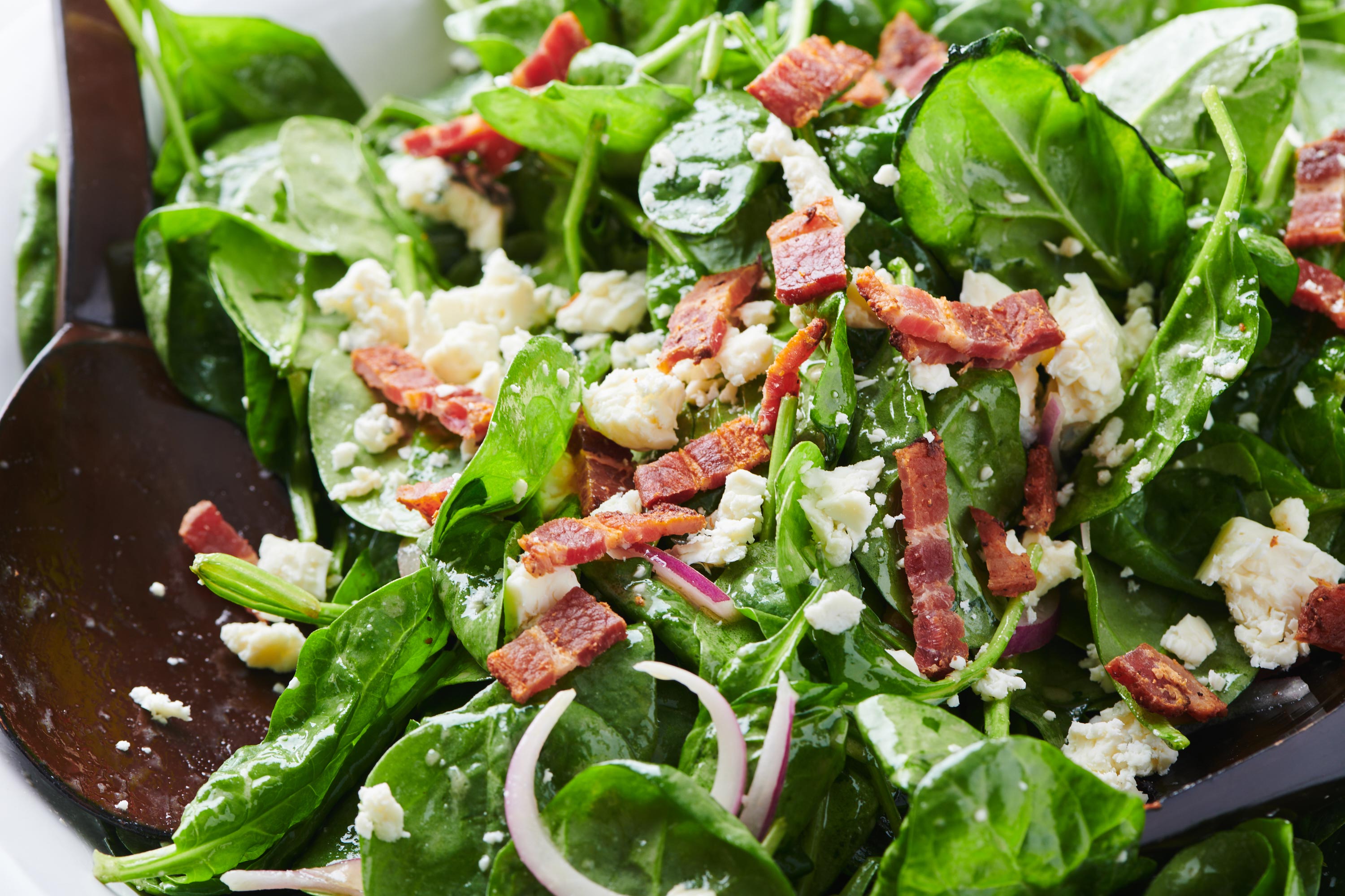 Fully Loaded Spinach Salad with Bacon and Blue Cheese — The Mom 100