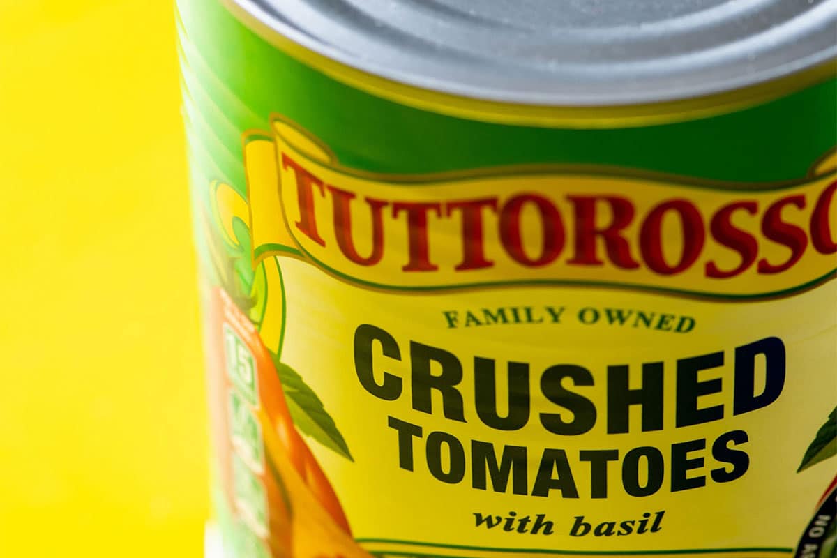 Can of Tuttorosso Crushed Tomatoes with basil.
