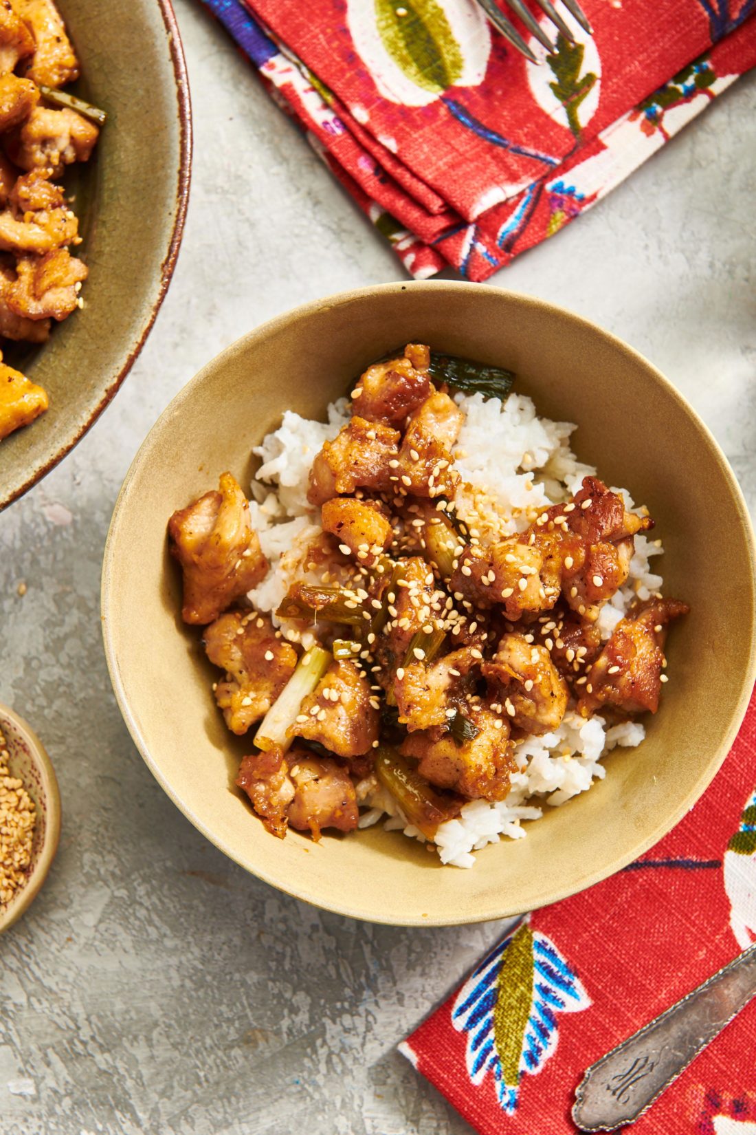 Bowl of General Tso\'s Chicken and rice.