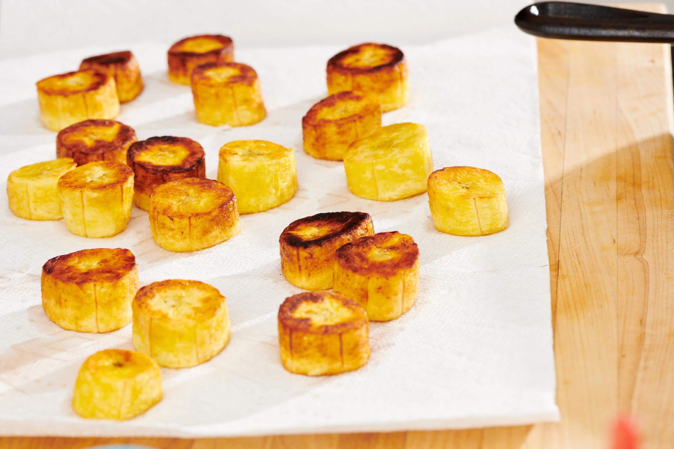 Fried plantains on a paper towel.