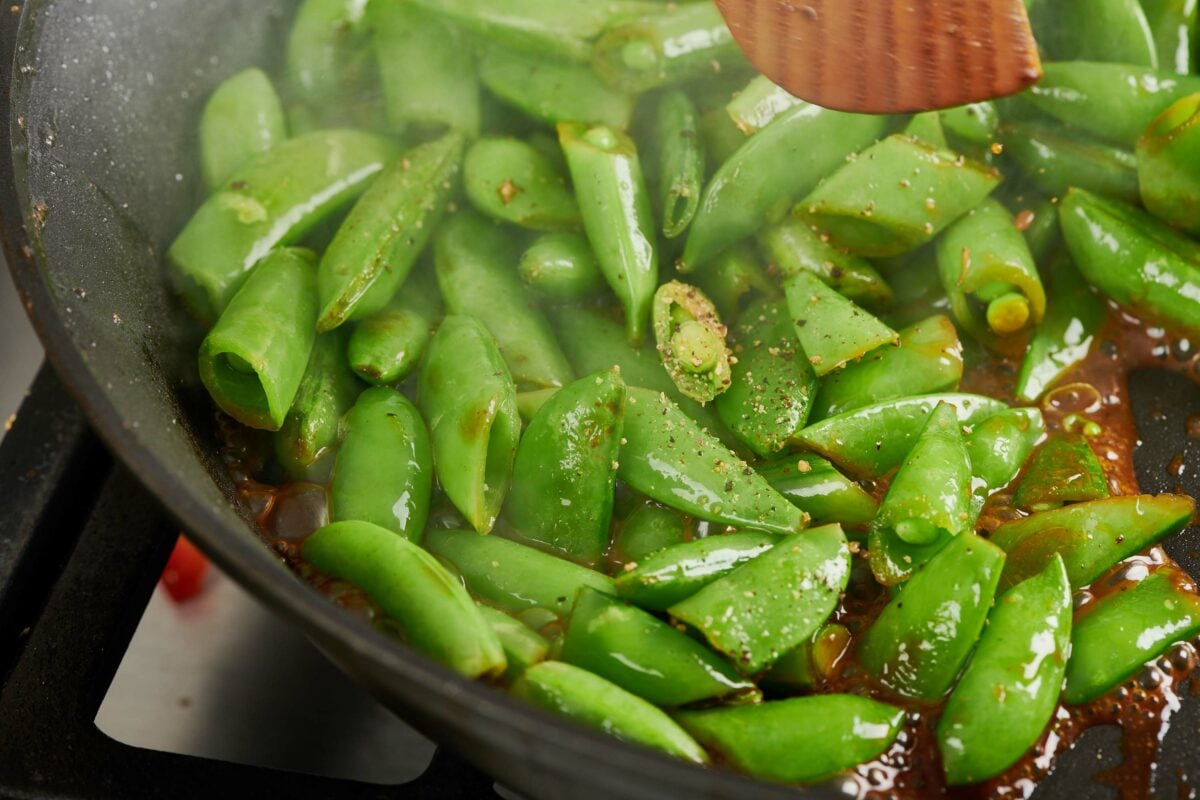 https://themom100.com/wp-content/uploads/2021/04/soy-glazed-sugar-snap-peas-096-1200x800.jpg