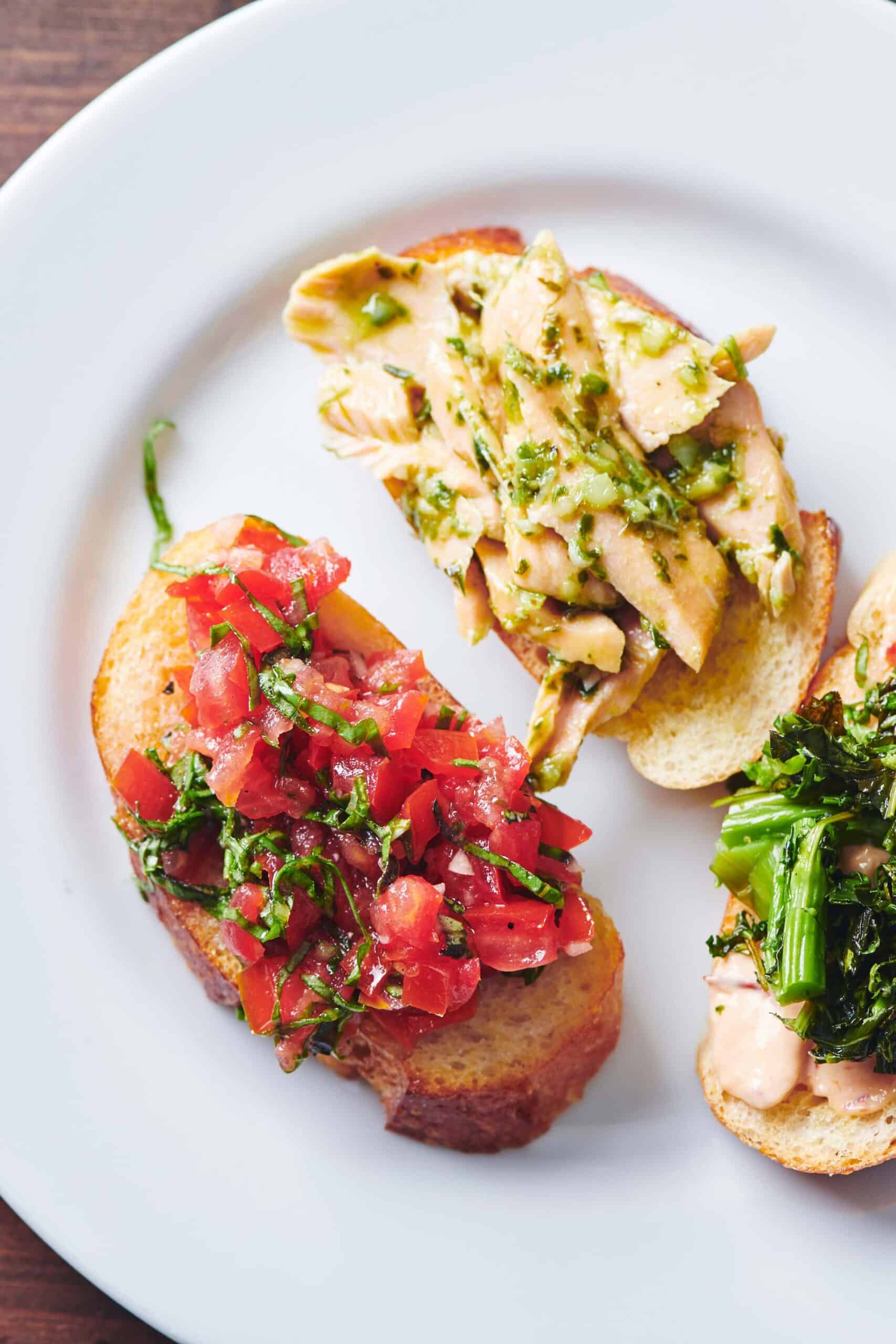 Plate with three different crostini.
