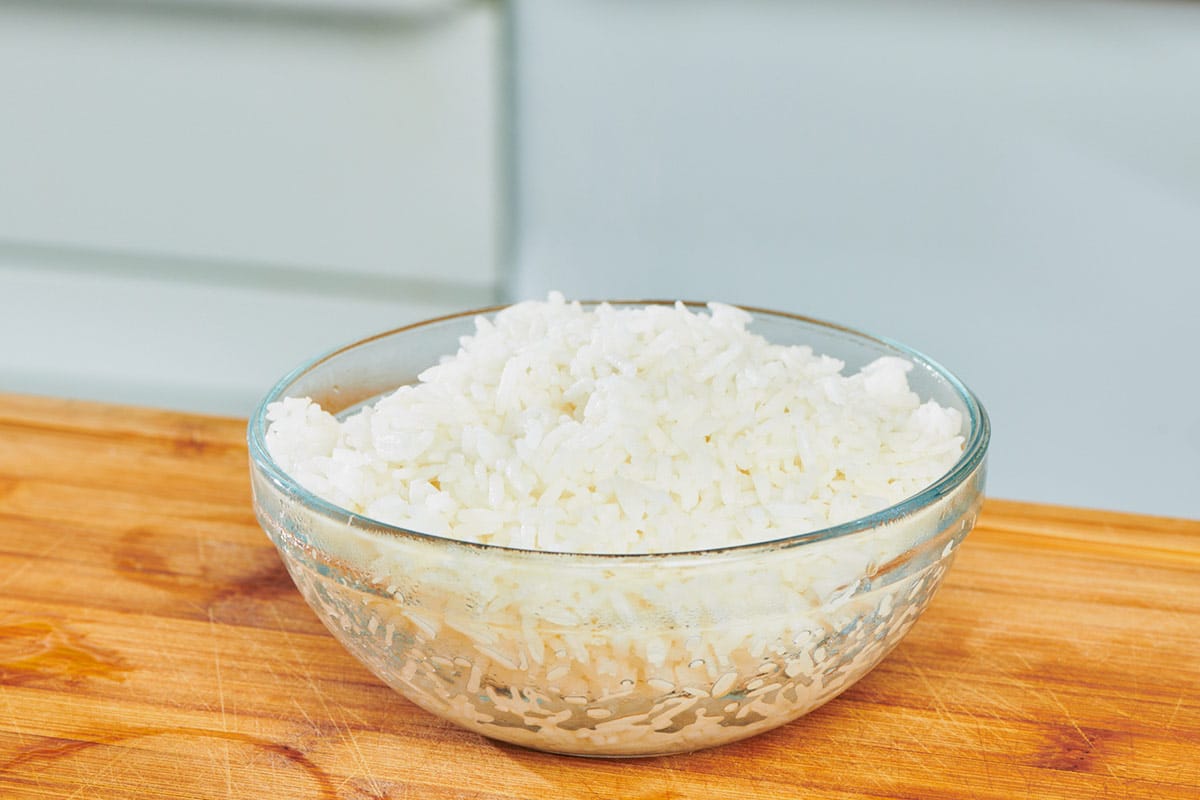 Cooked rice in glass bowl on counter.