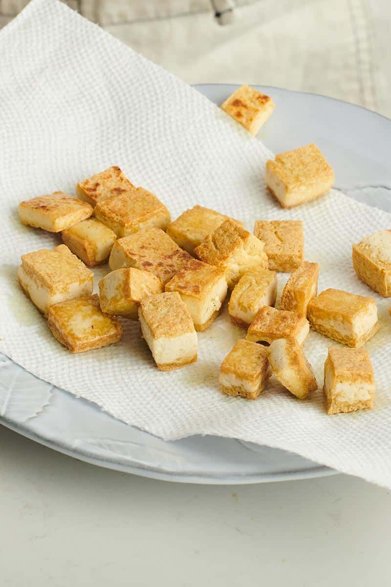 Crispy tofu on a paper towel.