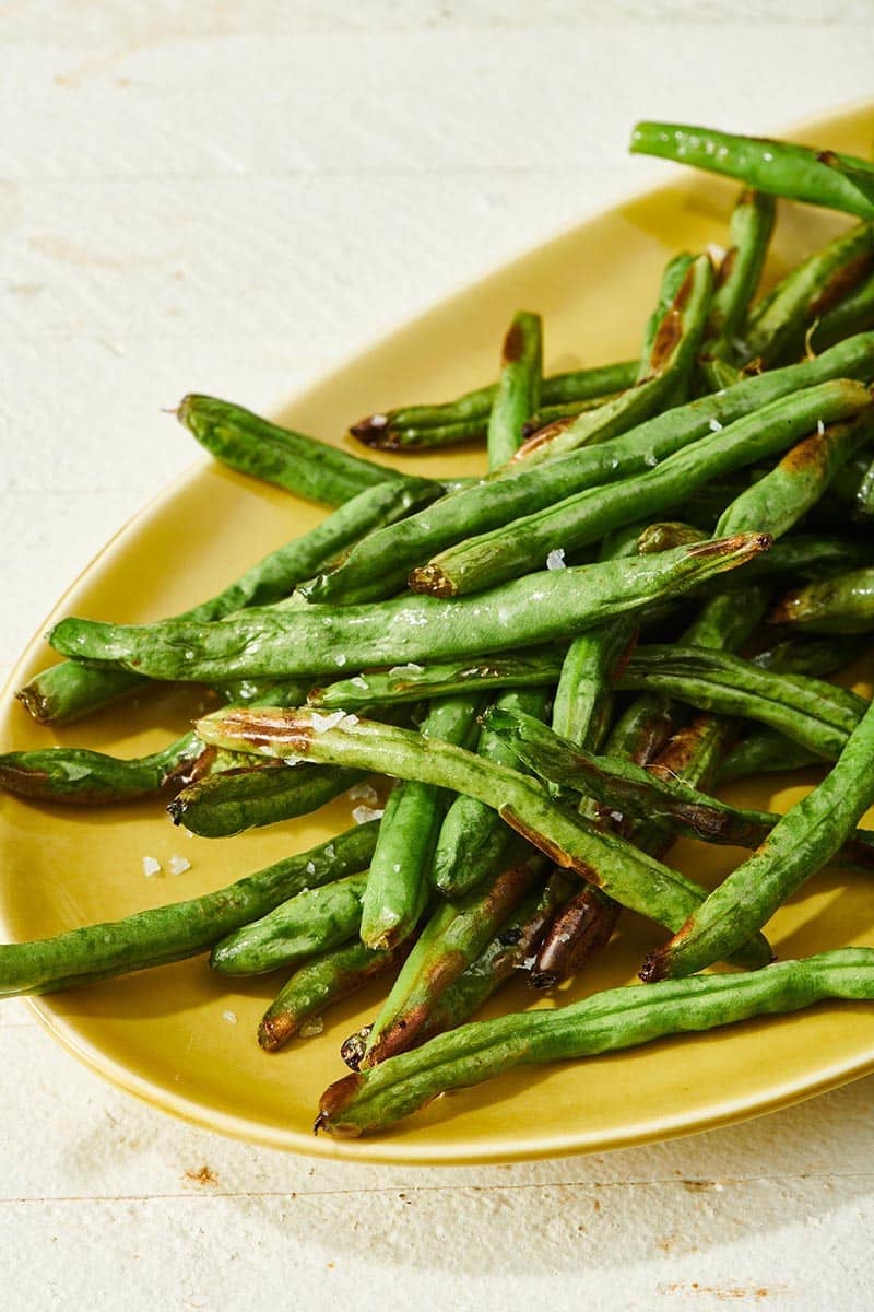Green Beans on a yellow plate.