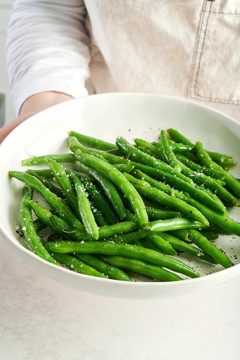 Freshly cooked green beans in serving bowl.