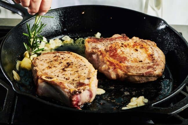 Frying pork chops with garlic and rosemary