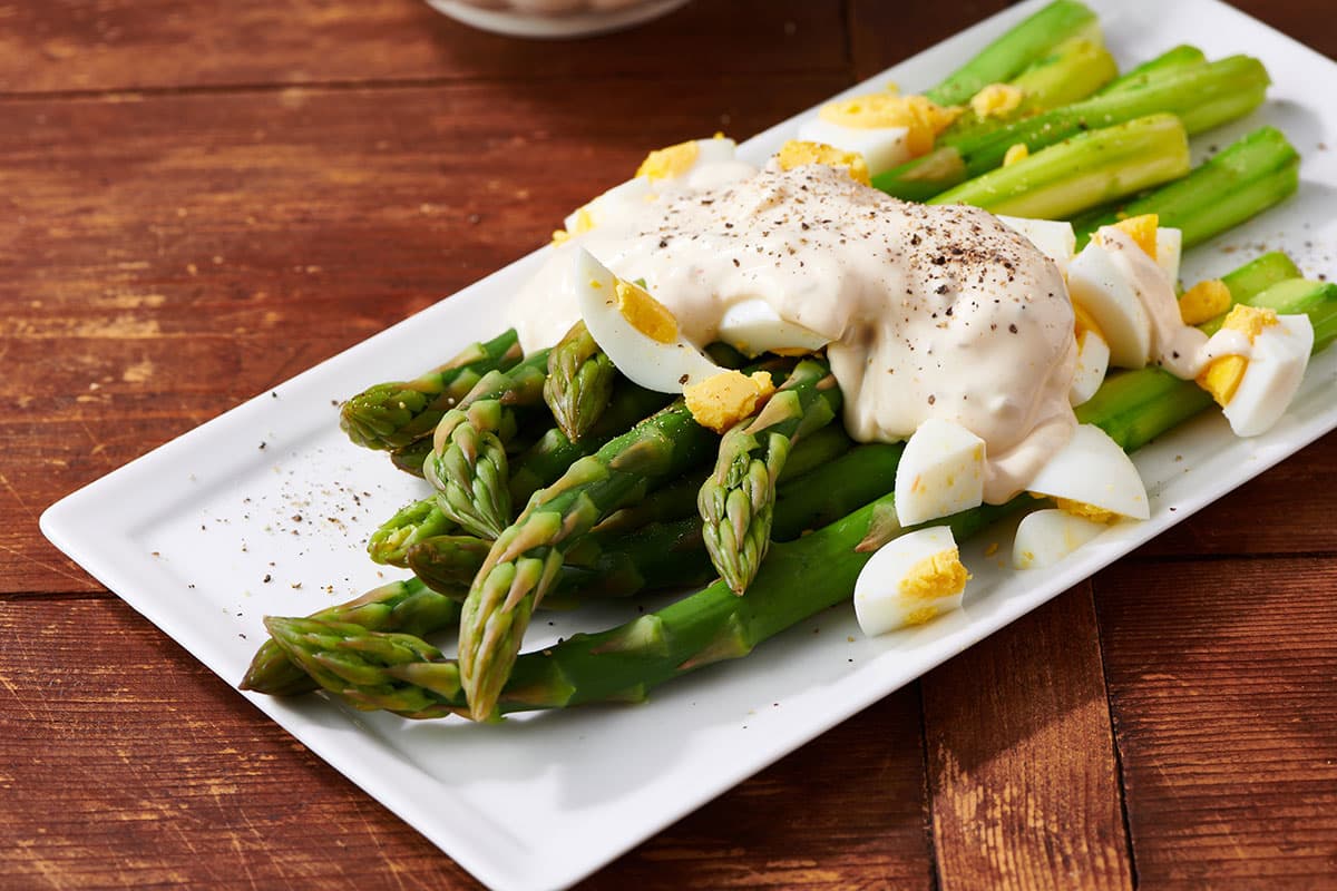 Asparagus with remoulade sauce and eggs on platter